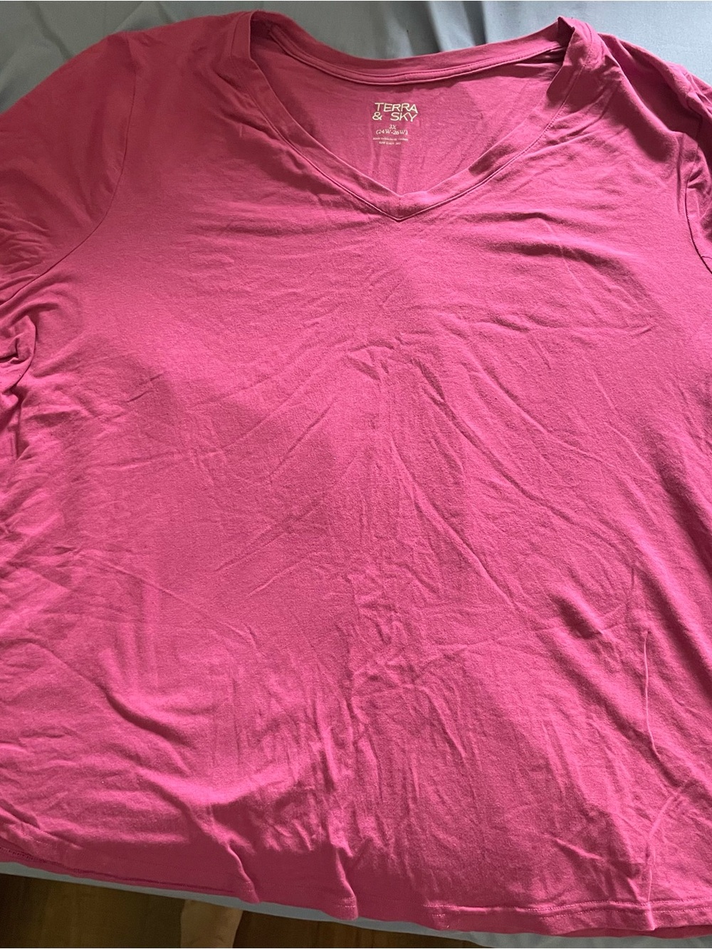 Terra & Sky women’s V-Neck T-Shirt - Pink